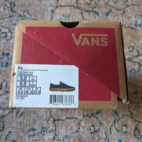 Vans Era Black Classic Gum low top lace-up skate Boys shoes US 5 NEW W/ Box - Picture 3 of 3
